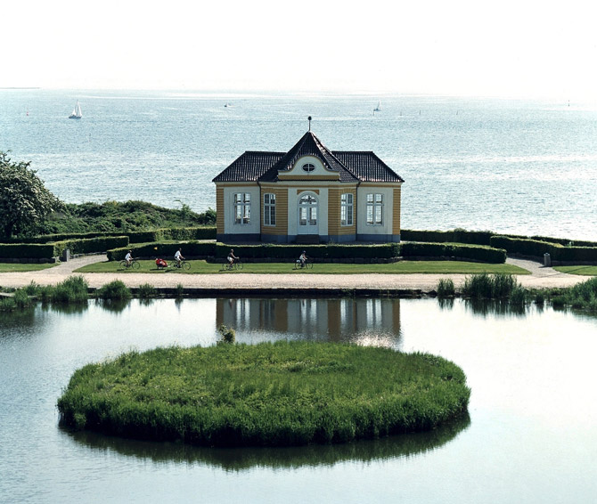 Bild: Schloss Valdemar an der Ostsee